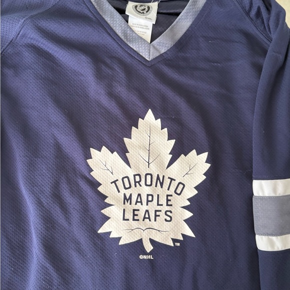 Reebok Navy and Gray V-Neck Shirt - Picture 2 of 3